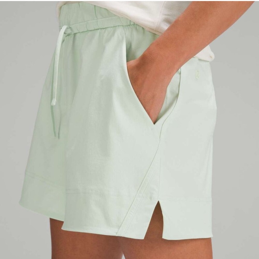 Lululemon Athletica Cinchable High Waist Woven 3.5 - size medium